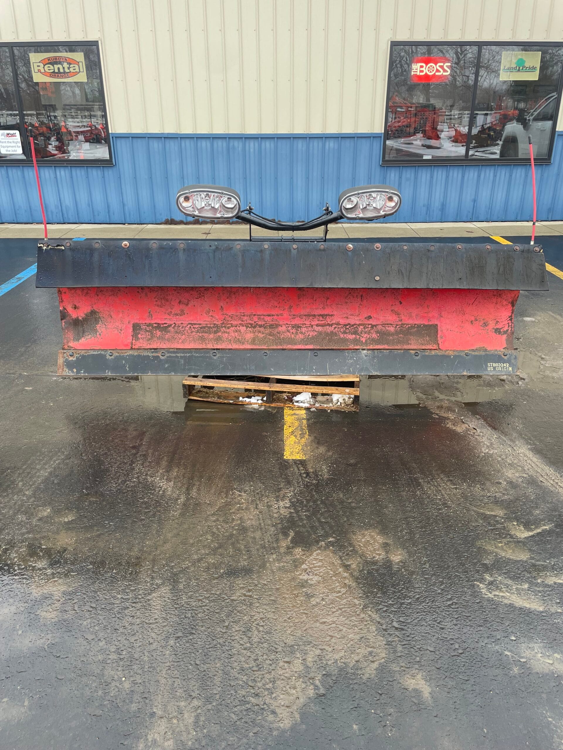 BOSS 9′ SUPER DUTY SNOW PLOW W/ NEW CUTTING EDGE