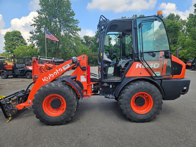 Used Kubota R640 Loader